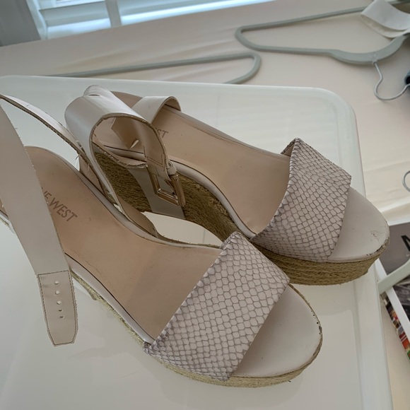 Nine West white python wedges - Picture 1 of 4